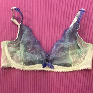 Victoria’s Secret lace blue ombré bra size 32D